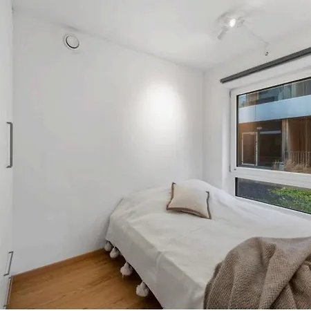 Modern In Right By The Waterfront And Center *