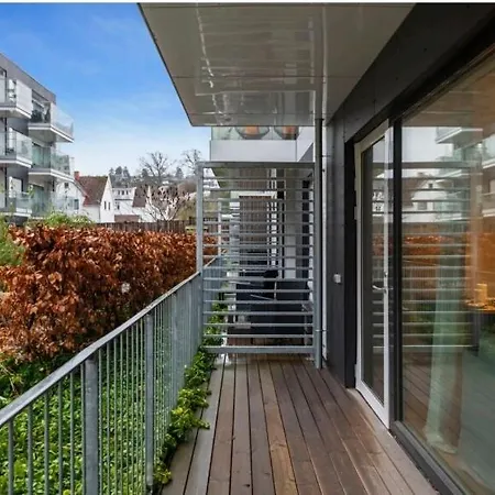 Modern In Right By The Waterfront And Center *